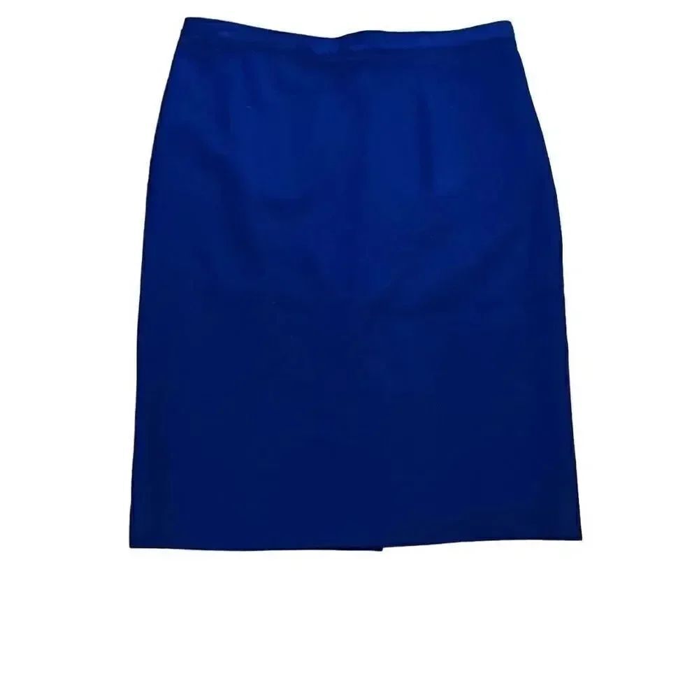 Worth fully lined skirt. Size 6